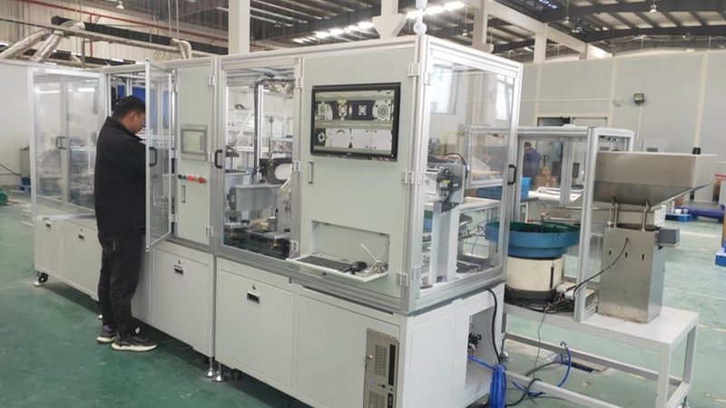 在招标标准中，应关注以下关键性能指标：
