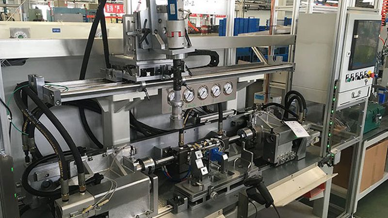 选择合适的自动化设备是改造成功的关键。以下是一些选择自动化设备的要点：